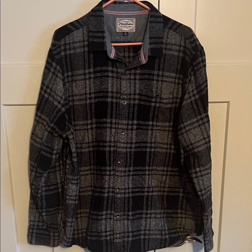 Men's Black and Gray Plaid Flannel Button Down Shirt